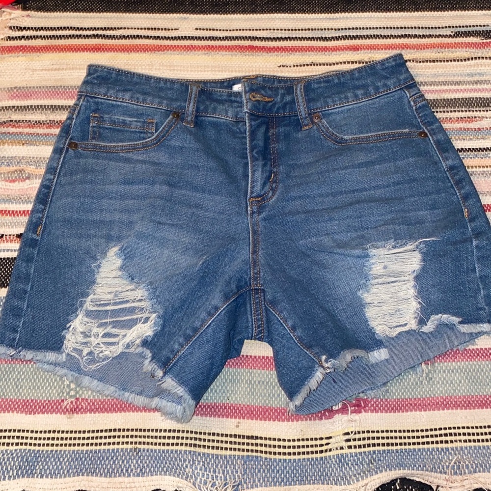 Sofia vergara shorts (high waisted)